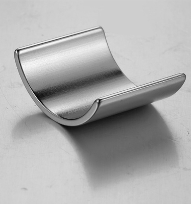 Cincin Tipis Industri N52 Neodymium Arc Magnet Ukuran Disesuaikan