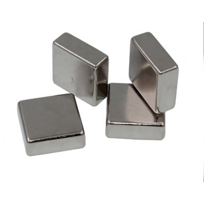 kualitas Sesuaikan Blok Magnet Neodymium Hitam Epoxy Coated N40 N50 pabrik