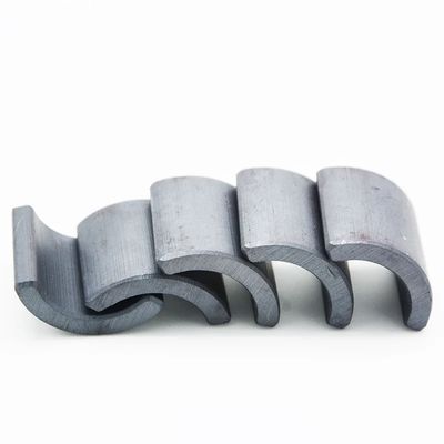 Magneti Ferrite Melengkung Kustom FB9B/FB12B Grade 250°C Tahan Suhu Tinggi 450mT Brmax